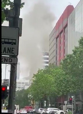 墨尔本CBD大楼突发火灾！黑烟散去，部分交通已恢复（视频） - 5