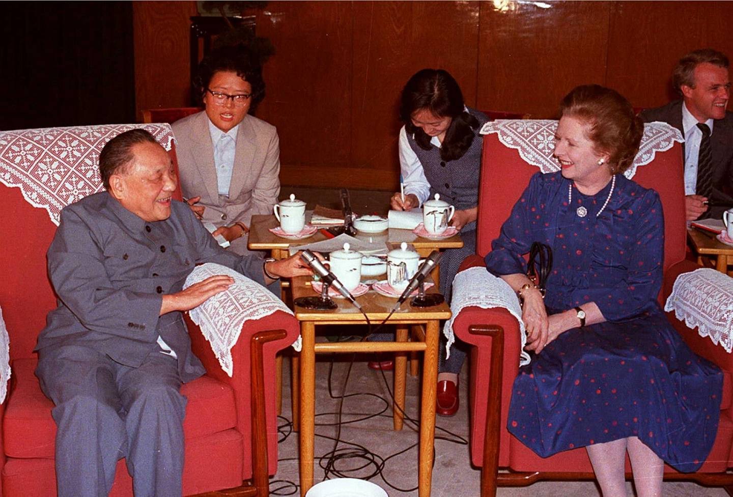 1984年中英雙方簽署《中英聯合聲明》，引發香港大型移民潮。（Getty Images）