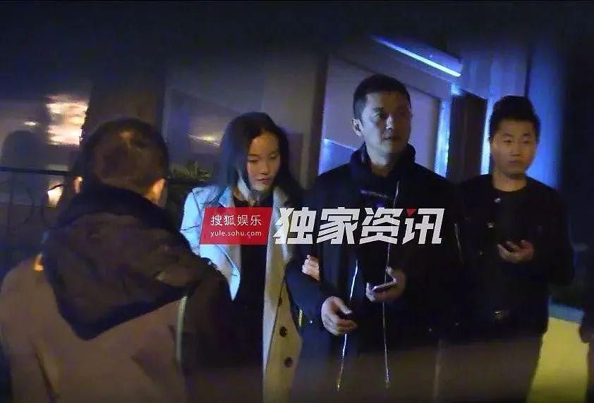 李亚鹏因情史丰富惹怒女儿，如今小女友却与李嫣情同母女，这个女人不简单（组图） - 6