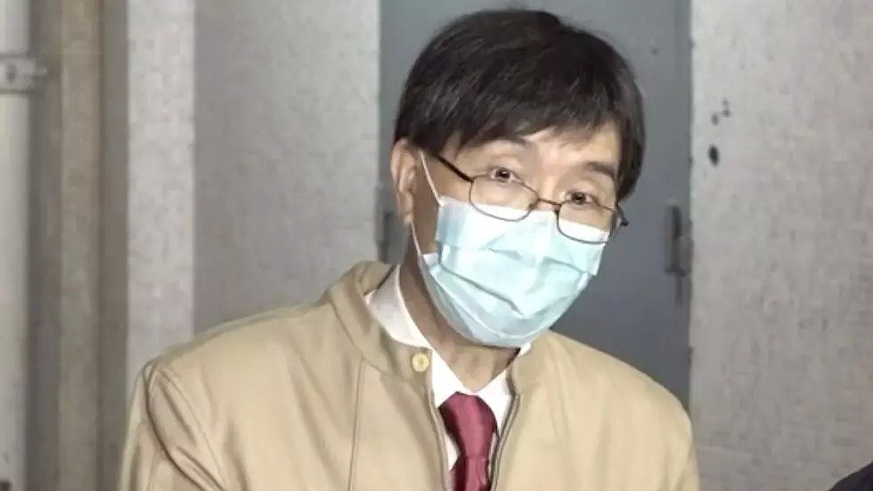 袁国勇相信香港高楼大厦住宅厕所热水气雾可能将病毒从楼下传到楼上。