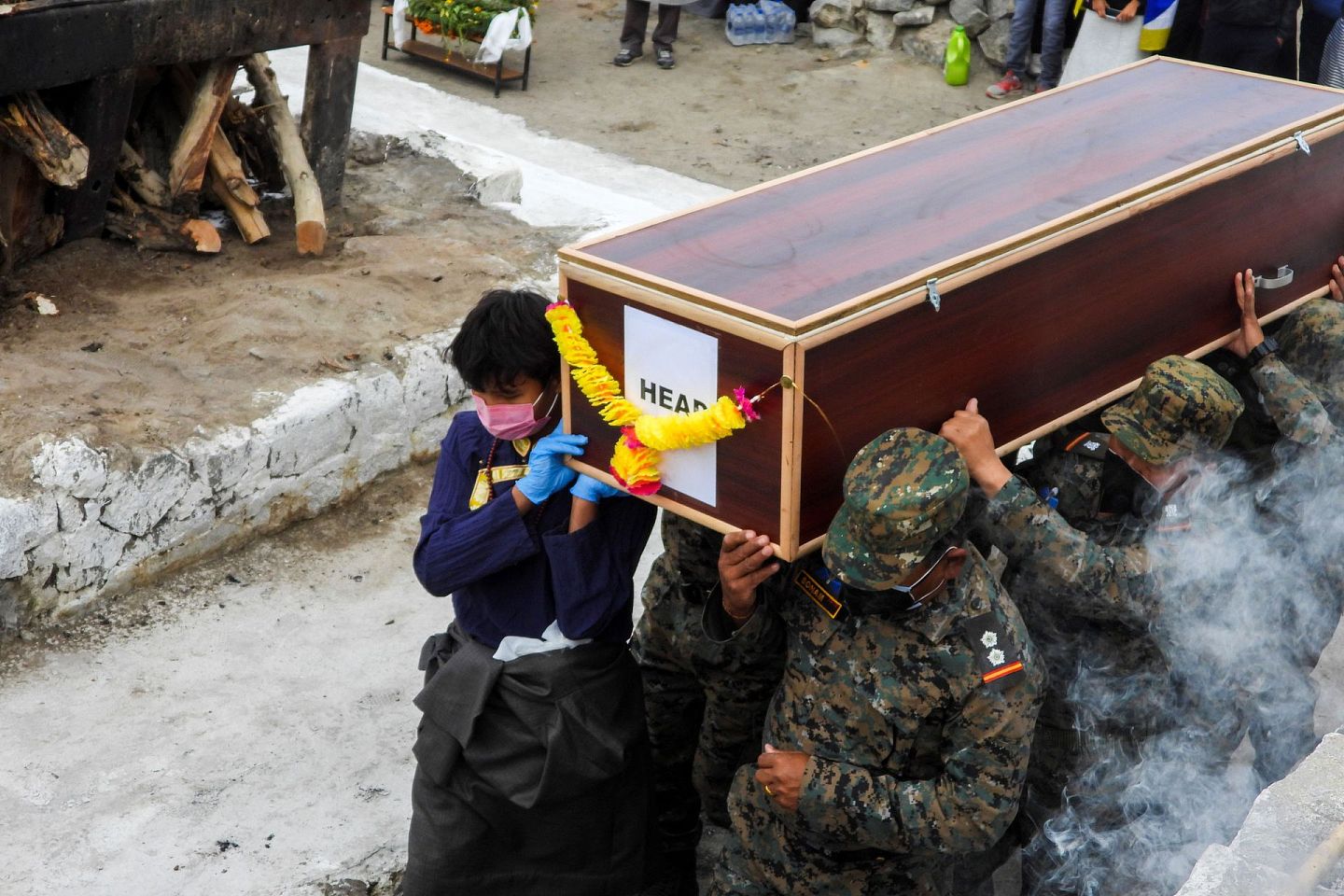 在班公湖南岸的对峙中，死于地雷阵的流亡藏人军官的葬礼也成了观察印军对该类人群实际态度的重要场合。（Getty）