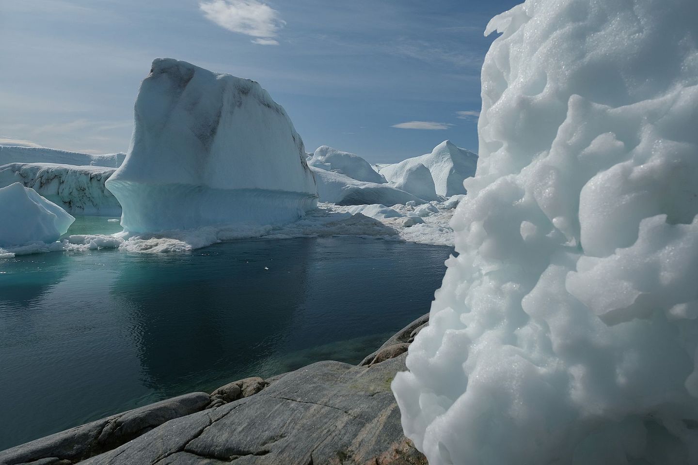 2019年7月30日，格陵兰岛伊鲁利萨特，气候变化正在格陵兰岛产生深远的影响。当地天气异常温暖，不少冰川都在融化。（视觉中国）