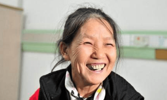 中国 “拾荒母亲”张菲：一辈子养育30多个弃婴，孩子长大后却让她寒心（视频/组图） - 7