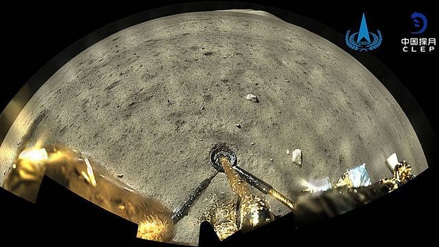嫦娥五号登月器拍摄的月球表面照片