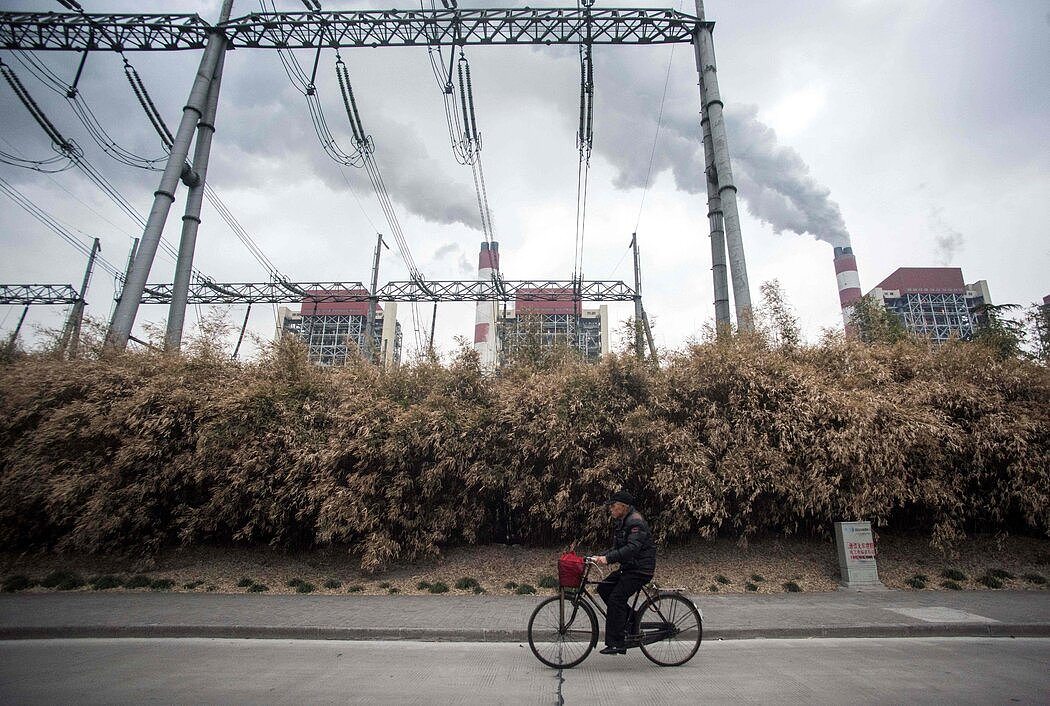 上海的一家燃煤发电厂。中国减少煤炭进口将对澳大利亚的动力煤生产造成影响。