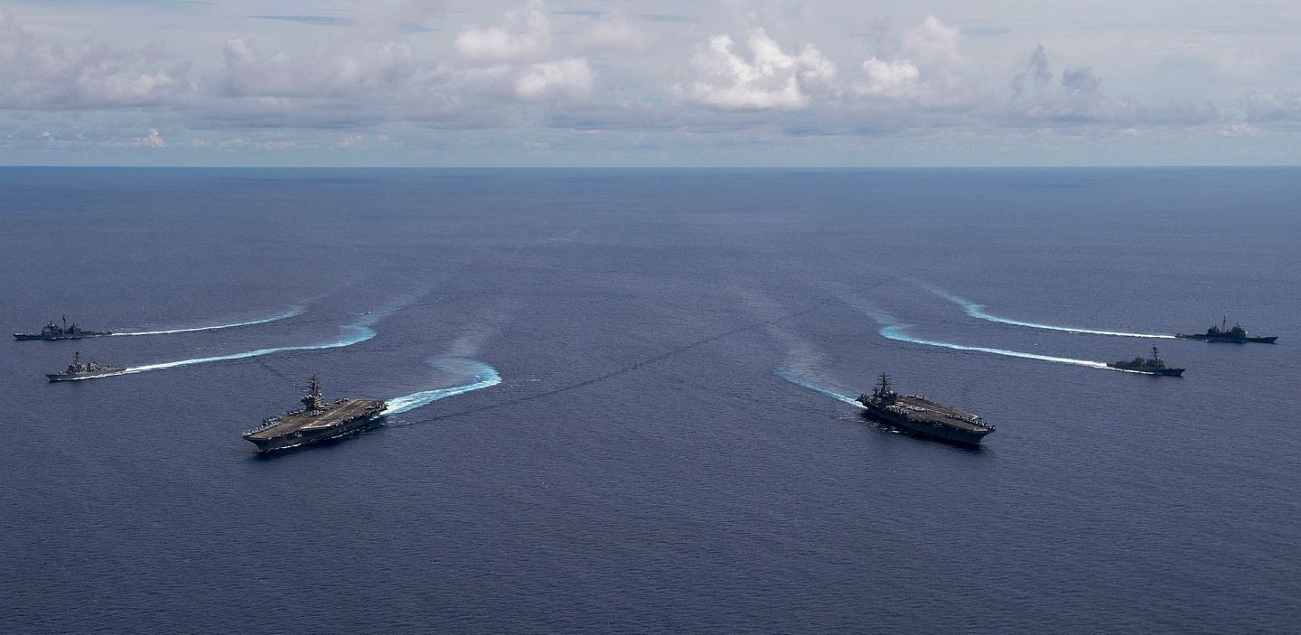 中国7月1日至7月5日也在西沙群岛海域军事演习，观察人士称美国和中国海军同时在南海军事演习的情况实属罕见。（Twitter@USPacificFleet）