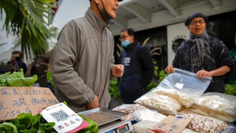 存档图片：中国首都北京的一处农贸市场 摄于2020年10月27日
Image d'archive: Un vendeur sur un marché à Pékin. le 27 octobre 2020