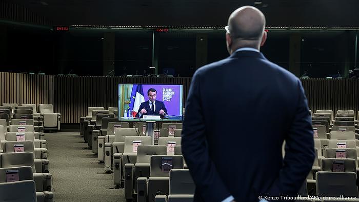 Belgien Brüssel | Climate Ambition Summit 2020: Charles Michel verfolgt Videorede von Emmanuel Macron