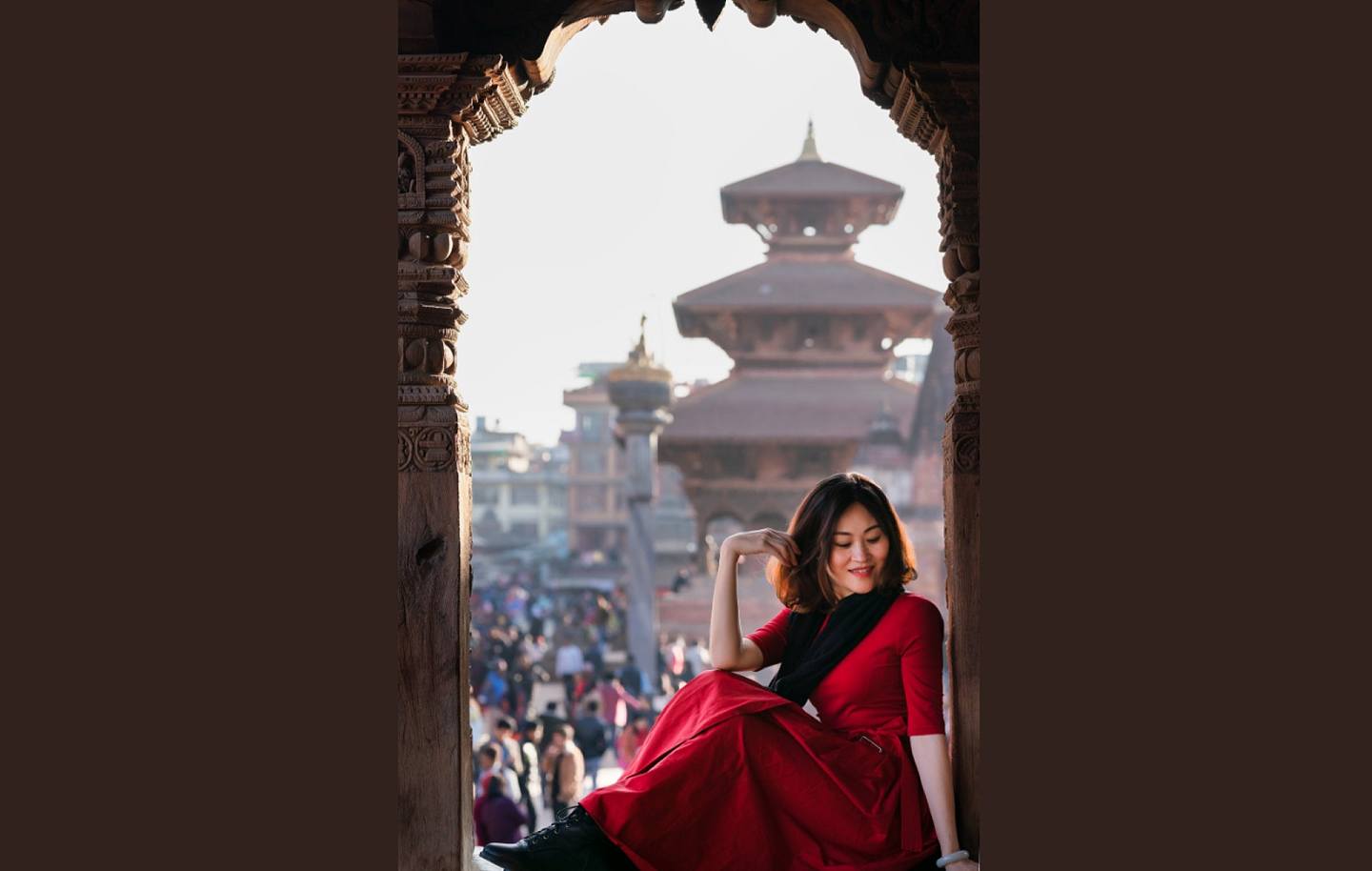 2019年12月30日，侯艳琪拍摄照片为“2020尼泊尔旅游年”活动做宣传。（Twitter@Ambassador Hou Yanqi）