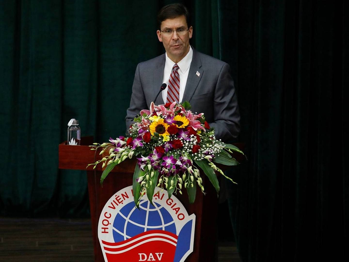 自2019年11月13日起，埃斯珀訪問亞洲多國。11月20日，他抵達了越南，並在越南首都河內的外交學院發表演講。（Reuters）