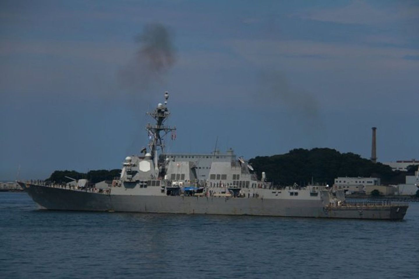 美国海军“马斯廷”号导弹驱逐舰远景。（美国海军官网）