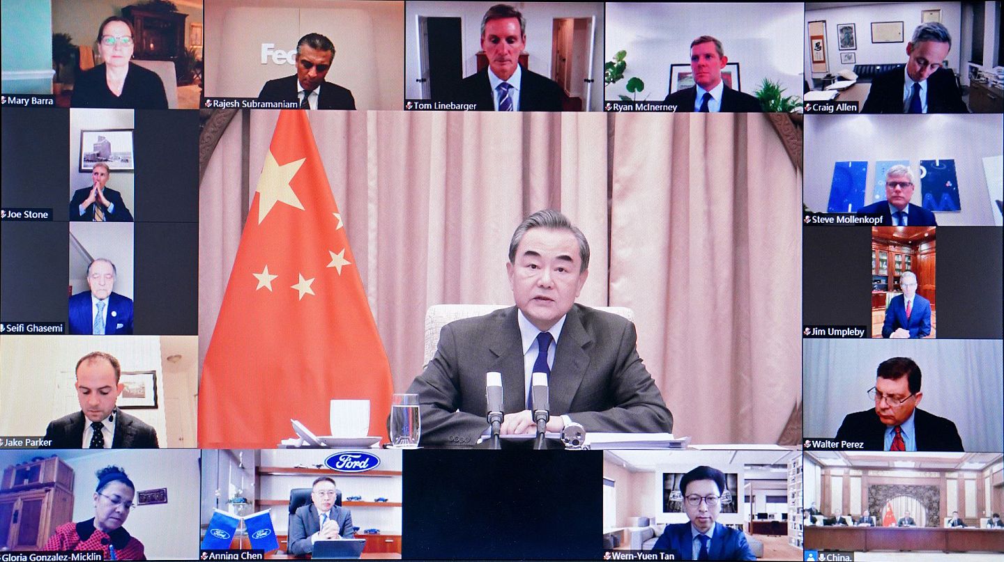2020年12月7日，王毅同美中贸易全国委员会董事会代表团举行视频交流。（新华社）