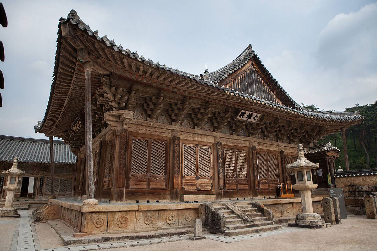 正视自己的历史文化传统，韩国应该有强大的民族自信。图为韩国古寺。（VCG）