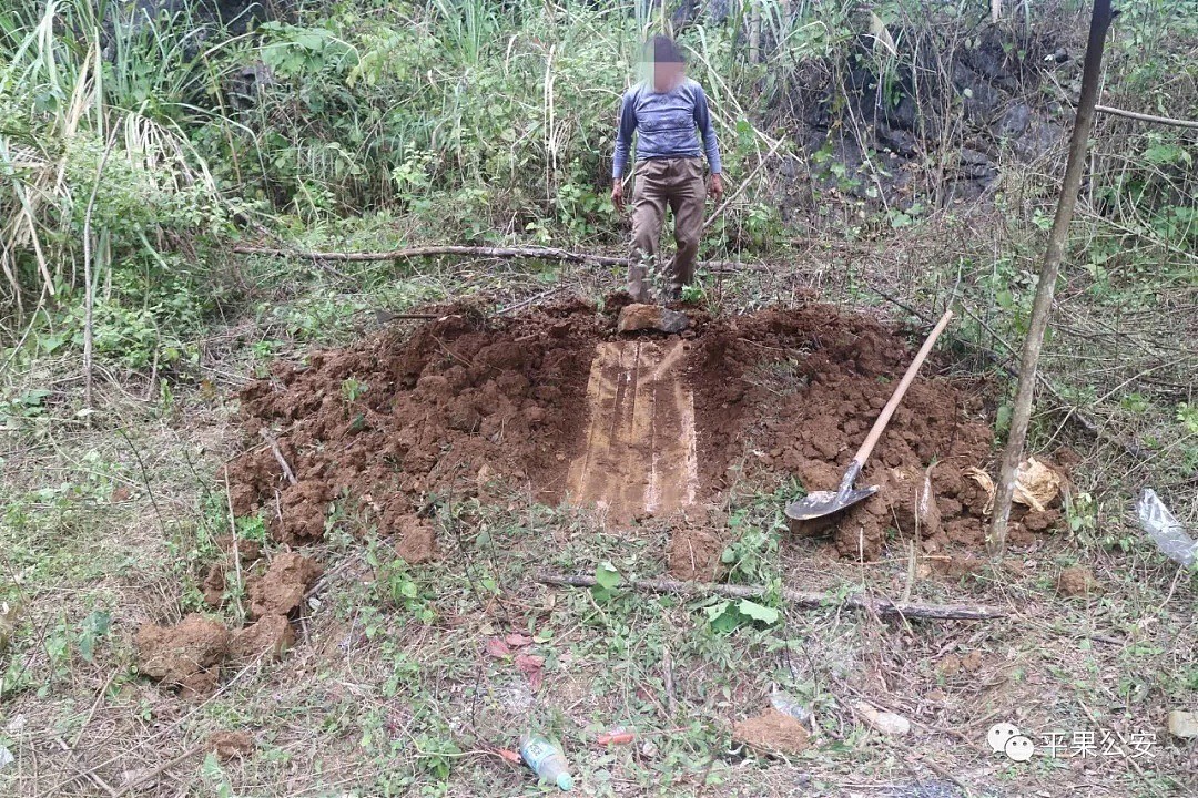 杀人后潜逃，凶手深山藏匿20多年死亡，警方开棺验尸鉴定身份