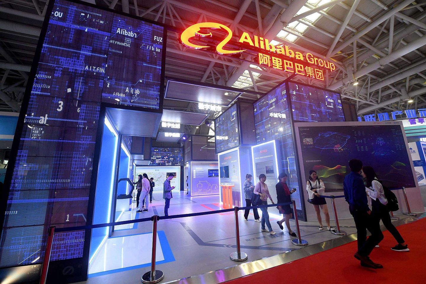 2019年5月5日，第二届数字中国建设成果展览会上阿里巴巴集团展台。（视觉中国）