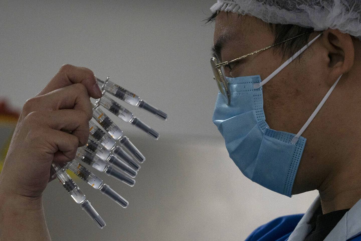 香港政府亦有采购中国科兴生物（Sinovac）研发的疫苗。 (资料图片)