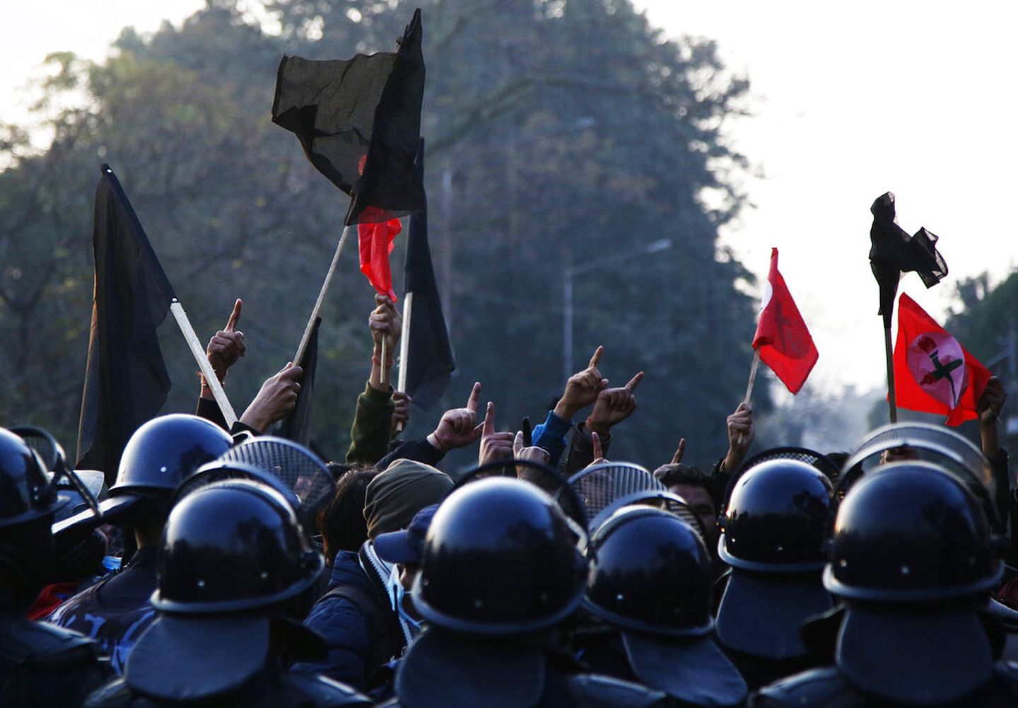 12月20日，加德满都与尼泊尔学生会有联系的学生举行示威。（AP）