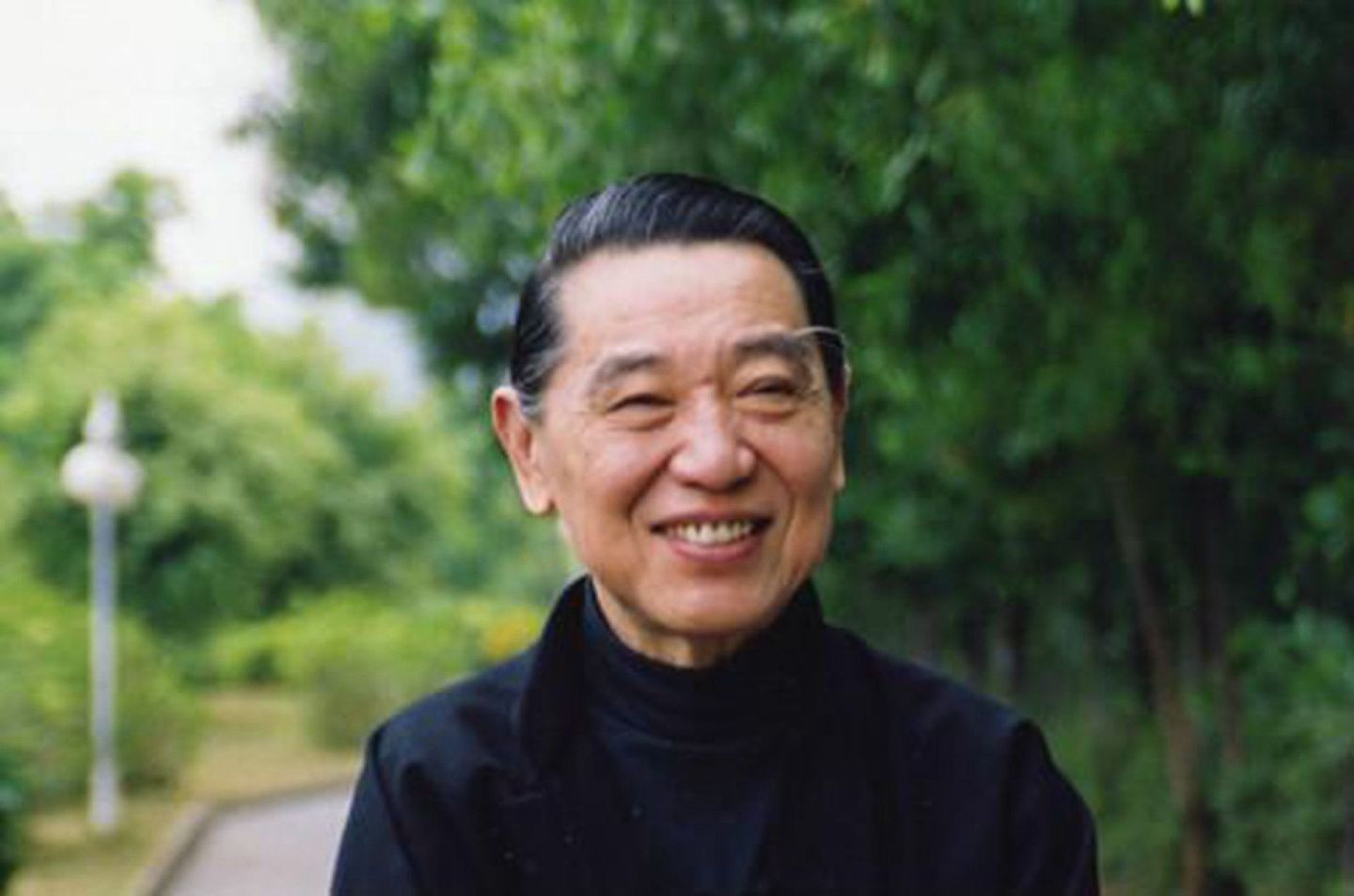 傅聪在英国确诊新冠肺炎后逝世，他的父亲是中国著名翻译家傅雷。（微博@考研政治杨加宁）