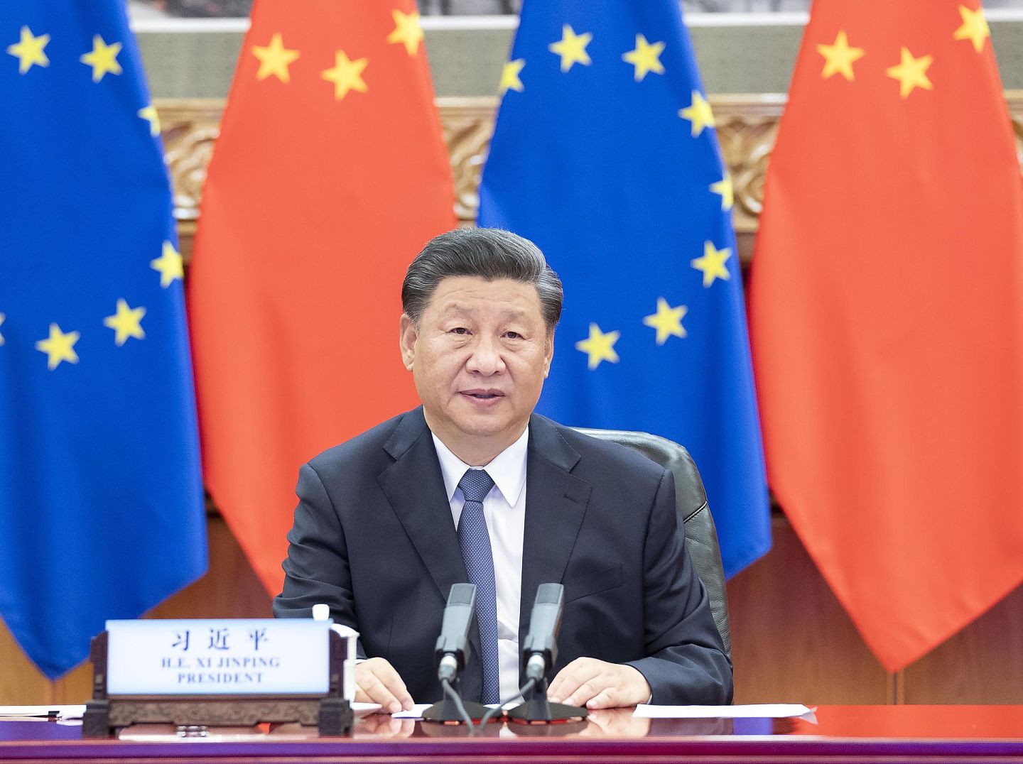 2020年9月14日，中国国家主席习近平在北京同欧盟轮值主席国德国总理默克尔、欧洲理事会主席米歇尔、欧盟委员会主席冯德莱恩共同举行会晤，会晤以视频方式举行。（新华社）