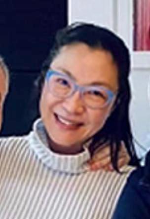 华裔女星杨紫琼与74岁西人男友恋爱16年不结婚，曾是“墨尔本小姐”的她，还与继子关系不一般（视频/组图） - 1