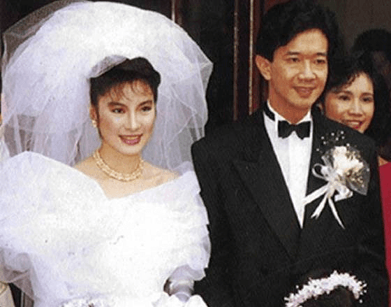 华裔女星杨紫琼与74岁西人男友恋爱16年不结婚，曾是“墨尔本小姐”的她，还与继子关系不一般（视频/组图） - 12