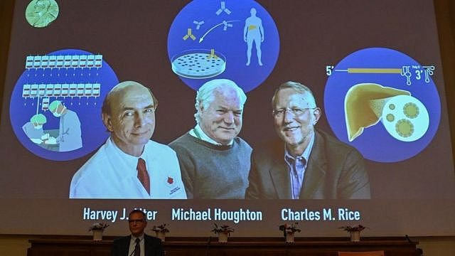 2020诺贝尔医学奖颁给三名几十年来潜心研究丙型肝炎的英美科学家，阿尔特、霍顿和尼斯（从左至右）
