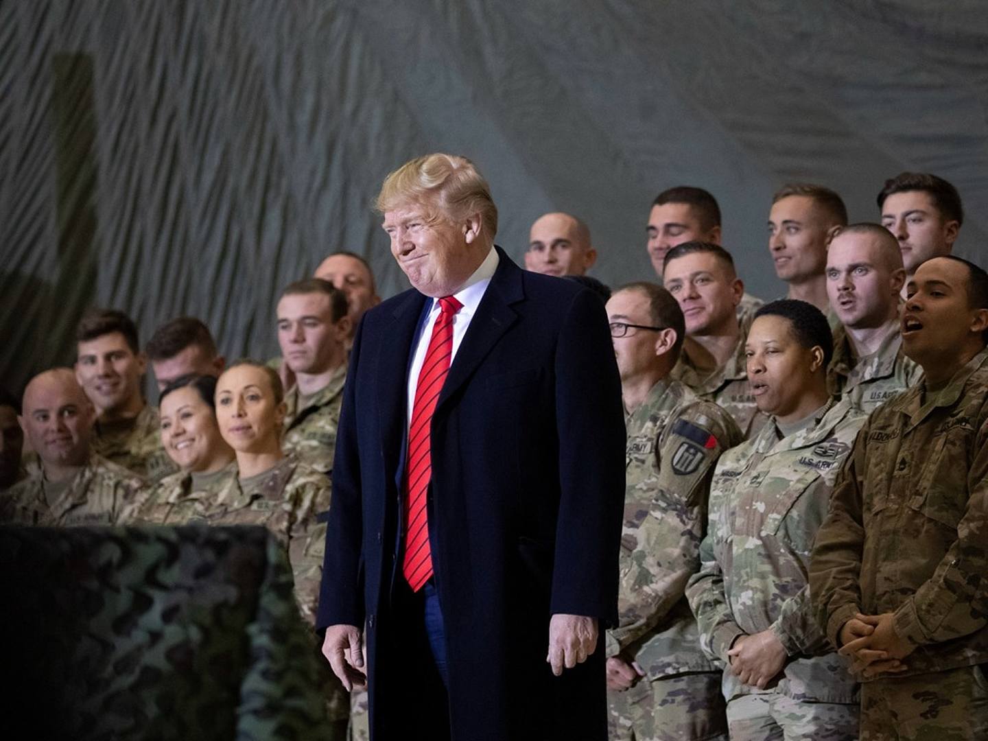 2019年11月28日，特朗普突访驻阿富汗美军基地。 特朗普在3个多小时的行程中，对驻阿美军表达慰问。 （AP）