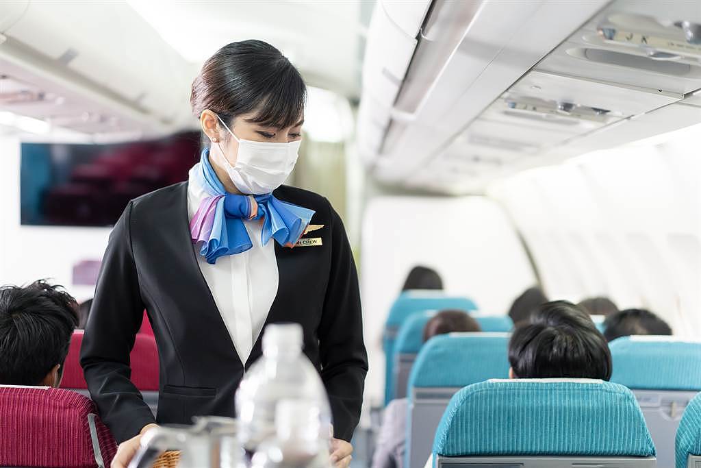日本航空公司为了解决大量的闲置人力，将部分员工派遣到神社中改当巫女。 (示意图/达志影像)