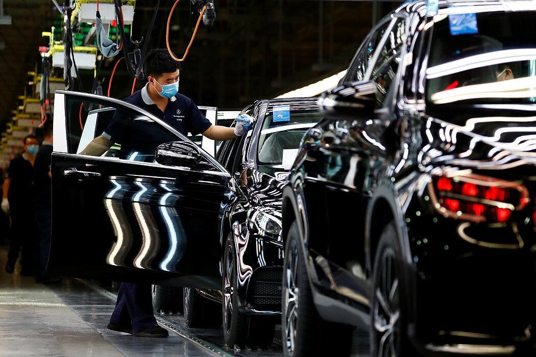 今年春天，戴姆勒-北汽在北京的工厂。中欧投资协定放松了对欧洲企业在华经营的许多限制。