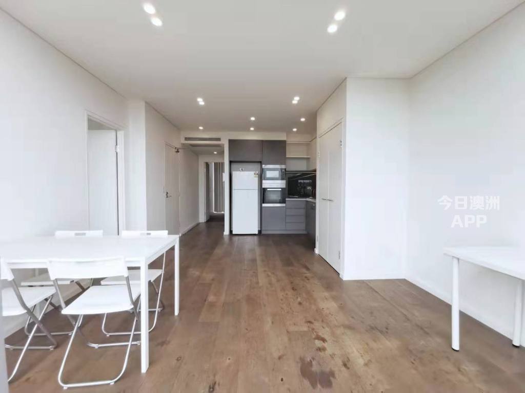 今日悉尼Newtown 顶层2房2卫 整租 可包家具车位 Newtown 顶层2房2卫 整租 可包家具车位