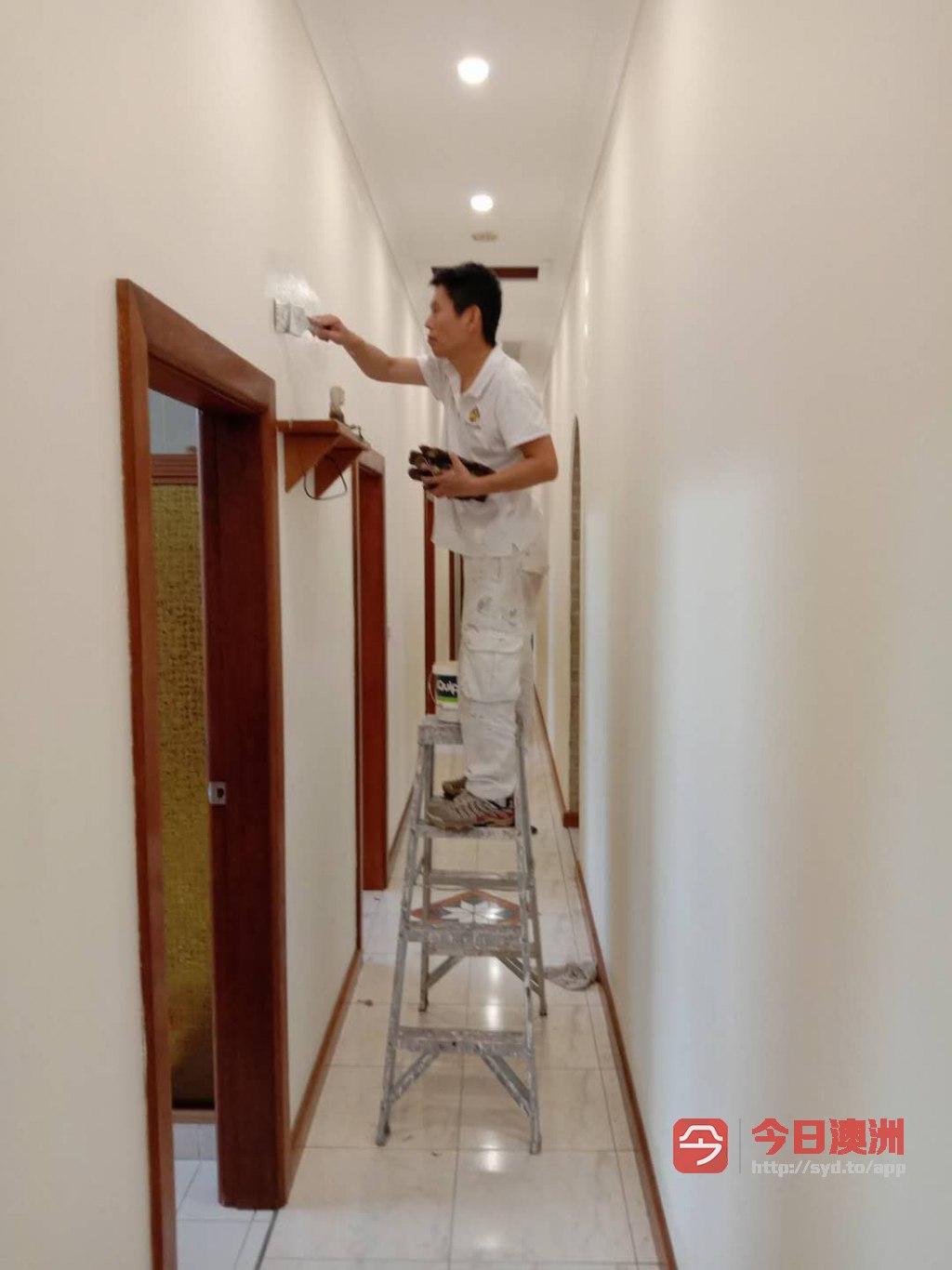  低价持证专业油漆各种木门清油内外墙油漆新老房子油漆