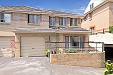 Homebush homebush4大睡房4卫3浴1车库1地下停车的townhouse