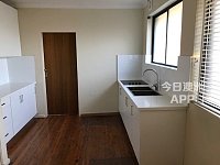 Burwood 新装修HOUSE近购物中心 方正房间 合用3个新卫浴间 方便到大学
