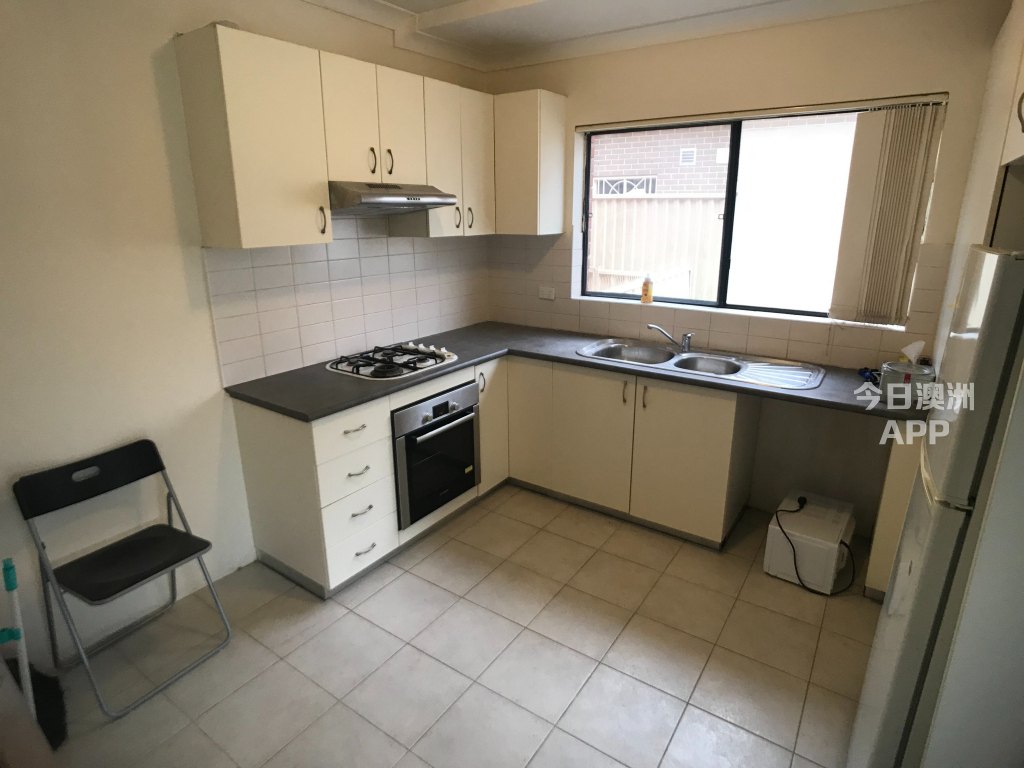 今日悉尼Campsie 2房1厅2厕townhouse带车库 近火车站和主街商店 Campsie 2房1厅2厕townhouse带车库 近火车站和主街商店