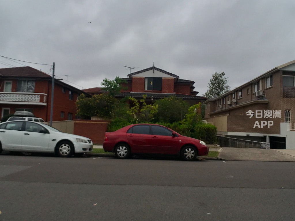 今日悉尼Campsie 2房1厅2厕townhouse带车库 近火车站和主街商店 Campsie 2房1厅2厕townhouse带车库 近火车站和主街商店