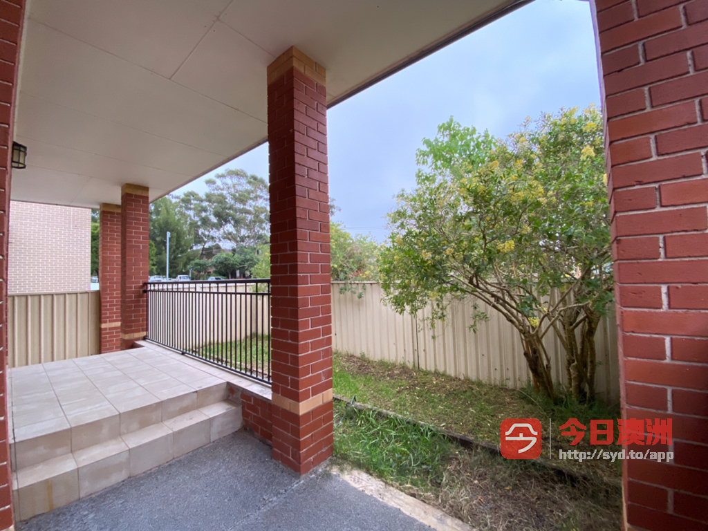 今日悉尼Campsie 2房1厅2厕townhouse带车库 近火车站和主街商店 Campsie 2房1厅2厕townhouse带车库 近火车站和主街商店