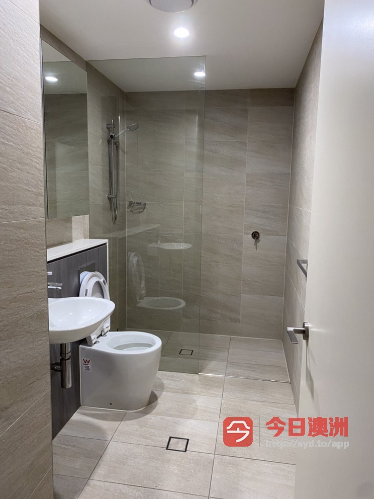 今日悉尼Waterloo 2B2B 次卧独立卫浴立即入住短租至11月 秒到East Village Waterloo 2B2B 次卧独立卫浴立即入住短租至11月 秒到East Village