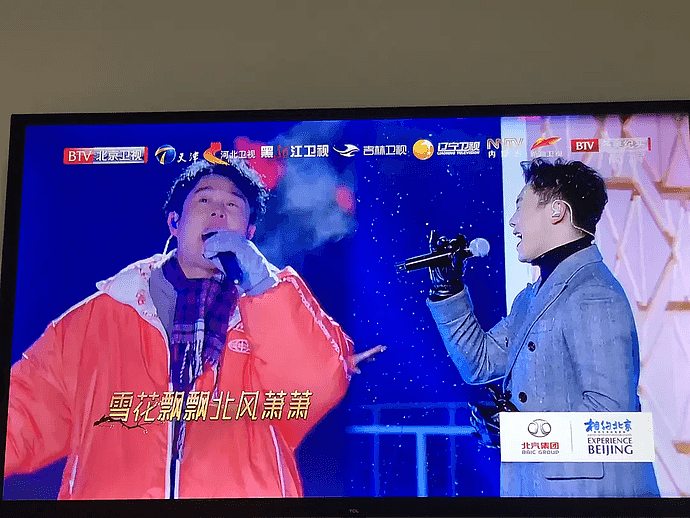 五大卫视跨年：张韶涵真唱翻车，芒果主持拖后腿，刘敏涛实力抢镜（组图） - 19