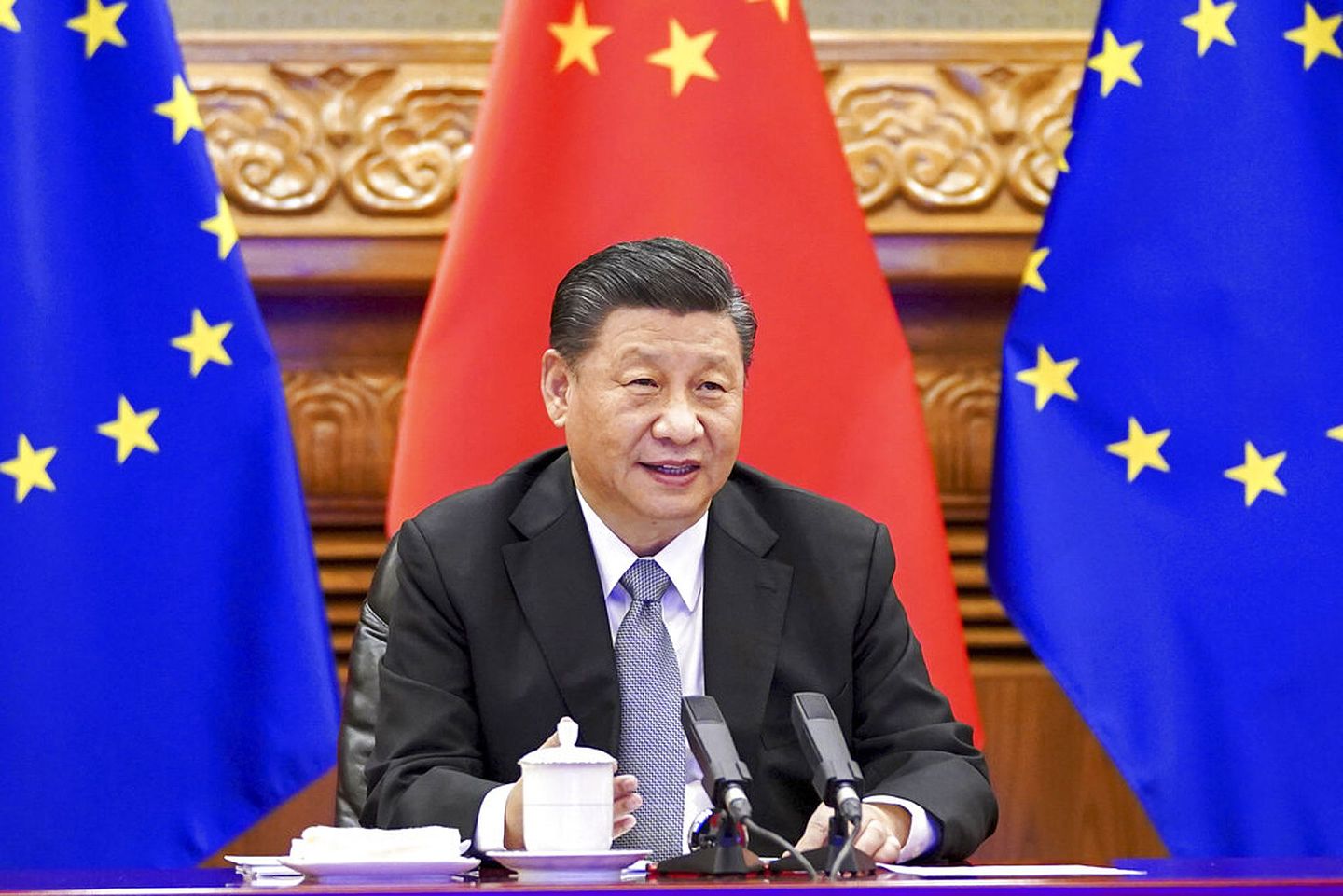 中国国家主席习近平12月30日晚在北京同德国总理默克尔（Angela Merkel）、法国总统马克龙（Emmanuel Macron）、欧洲理事会主席米歇尔（Charles Michel）、欧盟委员会主席冯德莱恩（Ursula von der Leyen）举行视频会晤。（AP）