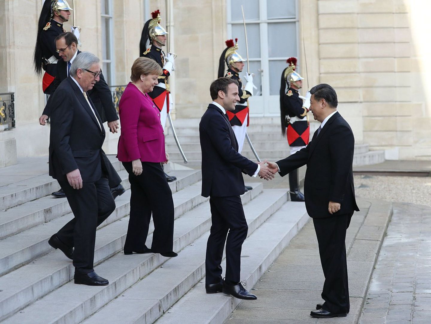 法德作为支持欧盟与中国签署中欧投资协定的国家，在谈判过程中起到了重要的推动作用。图为中国国家主席习近平（右一）于2019年 3月26日前往法国巴黎爱丽舍宫举行中法德欧四方会晤。（Reuters）