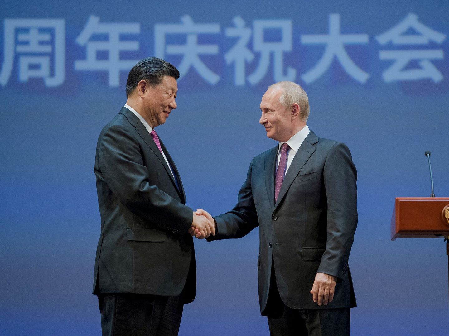 习近平（左）和普京主导下的中俄关系“更上一层楼”。（新华社）
