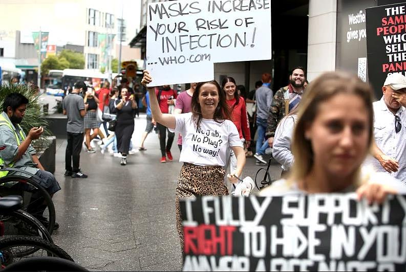 游行队伍走上悉尼街头，抗议强制口罩令！组织者：我们不做奴隶（视频/组图） - 3