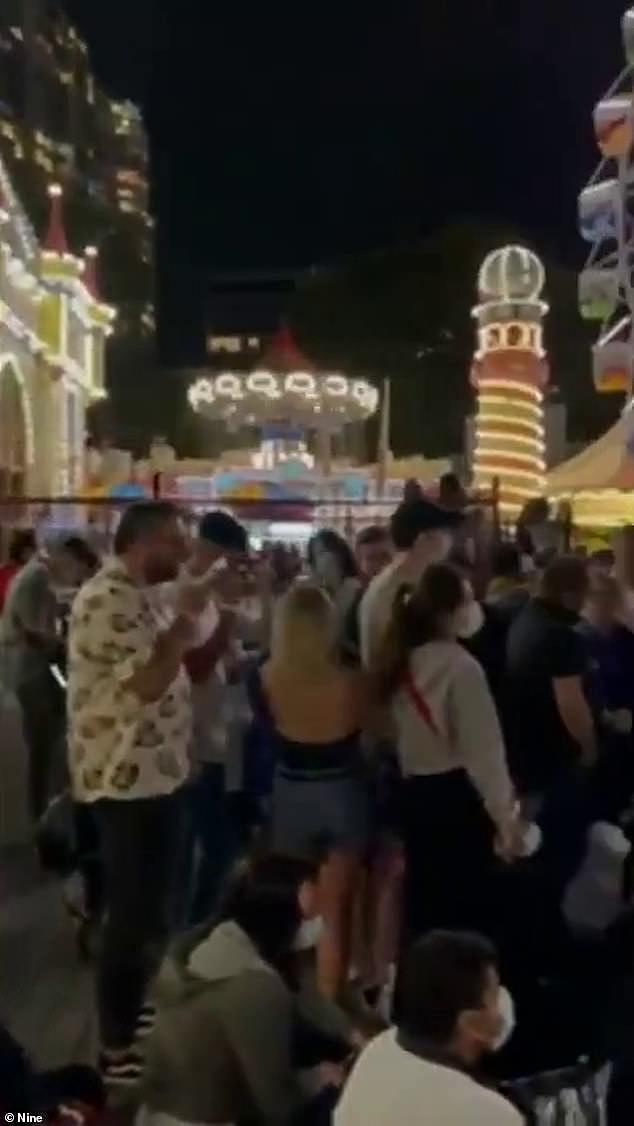 Luna Park跨年夜被挤爆，数千人涌入观赏烟花，社交距离成空谈！警方介入调查（组图） - 3