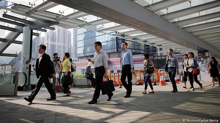 Hongkong Menschen auf dem Weg zur Arbeit