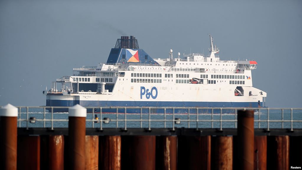 一艘跨海轮渡离开英国多佛港。(2021年1月1日)