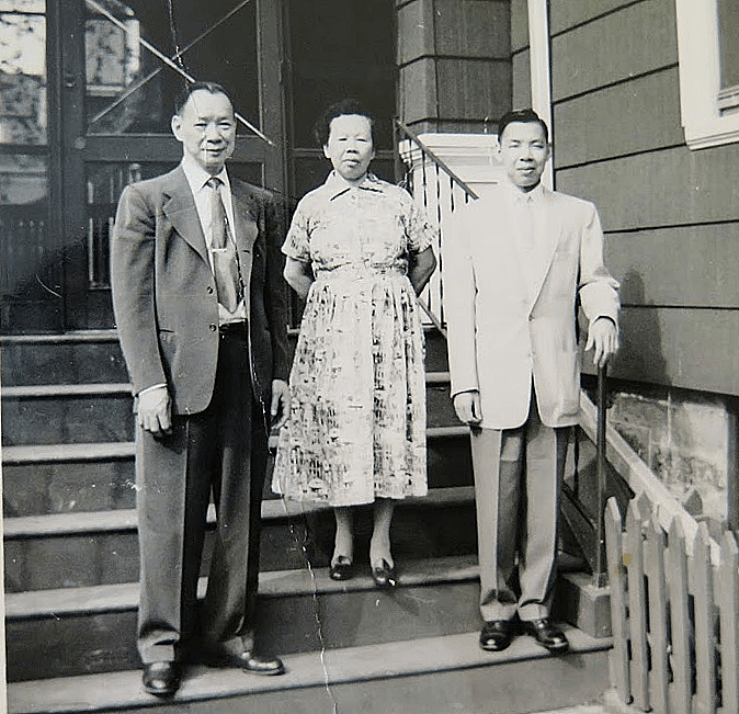 约在1957年，李洪森从香港来到波士顿，与父亲李道新和母亲李雪芳团聚。