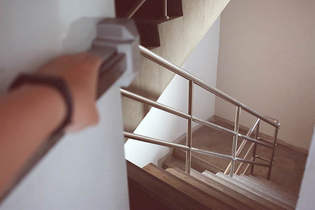 爬楼梯测健康！ 4层楼爬超过「这时间」心血管可能有问题。 (示意图/Shutterstock)