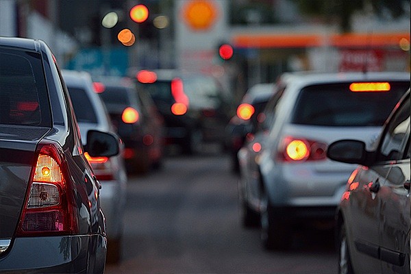 iStock-cars-traffic-road.jpg,0