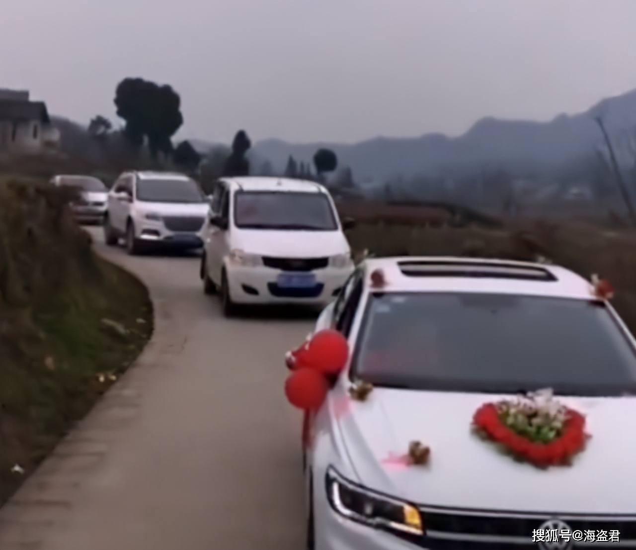 中国一车队接亲，停车下来后6辆车变22辆，还多了2个新娘后顿时傻眼（视频/组图） - 5