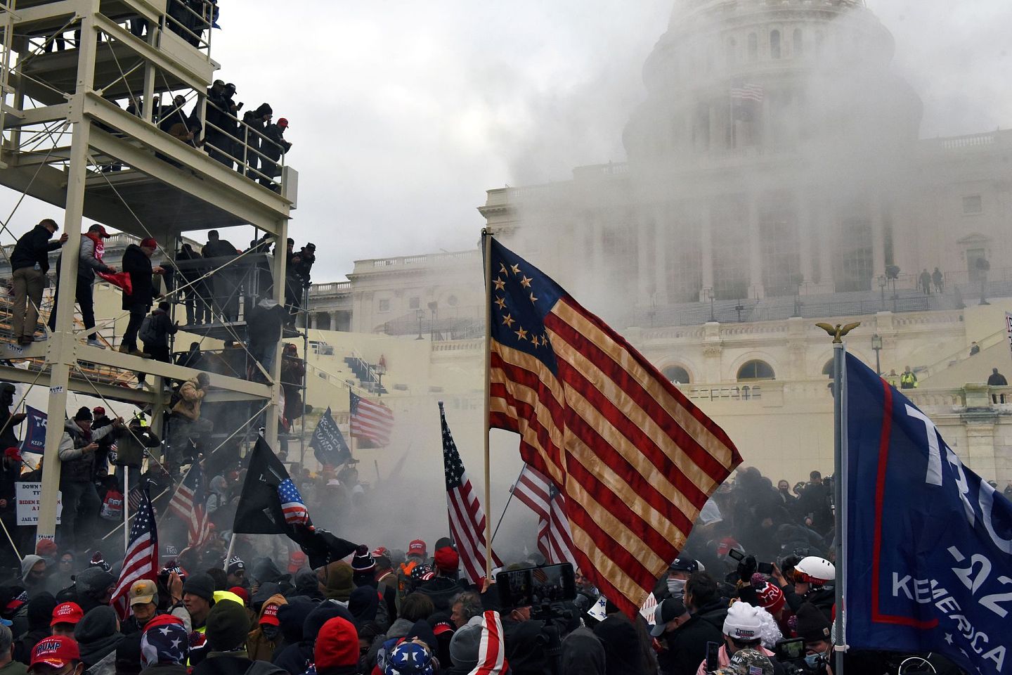 1月6日，美国国会大厦成为华府示威者主要聚集的地点。（Reuters）